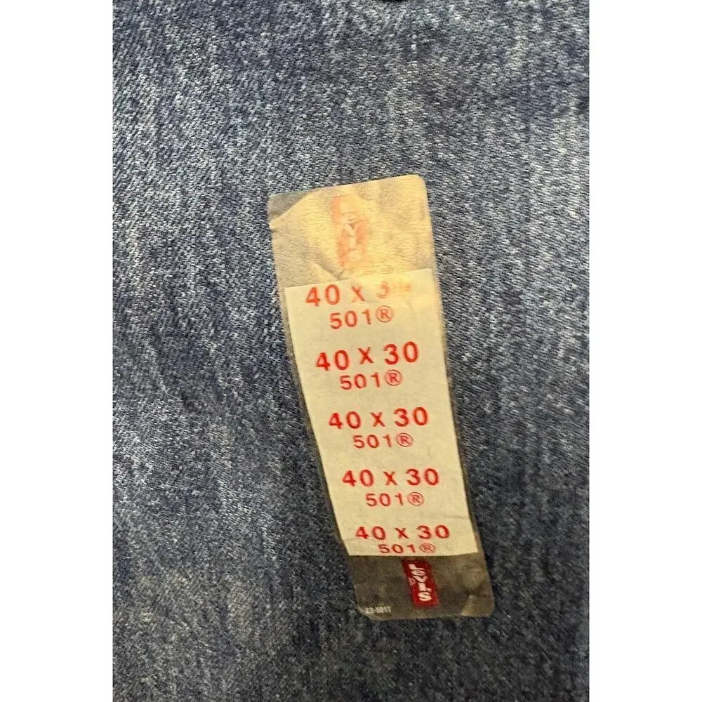 Levis ships from